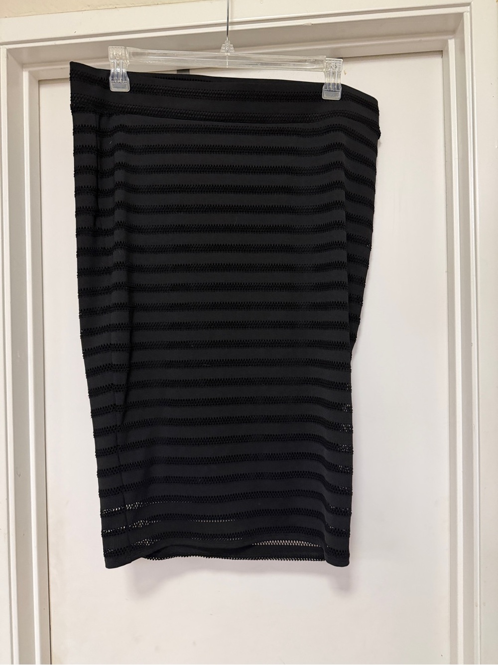 Torrid black mesh pencil skirt - size 1 (14/16)